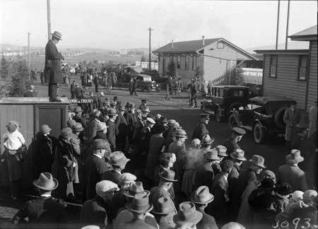Royal Visit, May 1927. Part of the crowd at Canberra Railway Station awaiting the arrival of the Duke and Duchess of York.