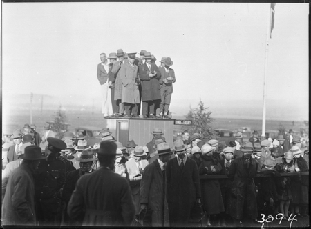 Royal Visit, May 1927. Part of the crowd at Canberra Railway Station awaiting the arrival of the Duke and Duchess of York.