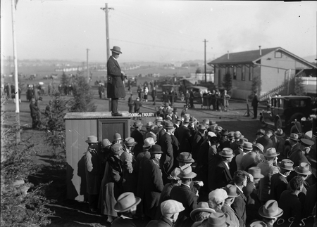 Royal Visit, May 1927. Part of the crowd at Canberra Railway Station awaiting the arrival of the Duke and Duchess of York.