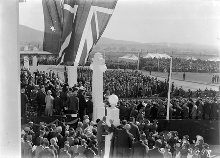 Royal Visit, May 1927. Troops, spectators, official guests and Army Band outside Parliament House.