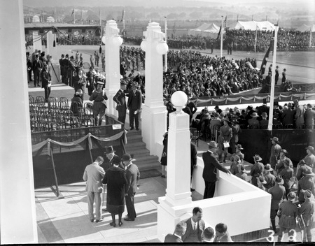 Royal Visit, May 1927 - Troops, spectators and Army Band outside Parliament House and official guests