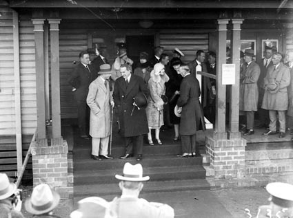 Rt Hon S M Bruce welcoming the Duke and Duchess of York at Canberra Railway Station
