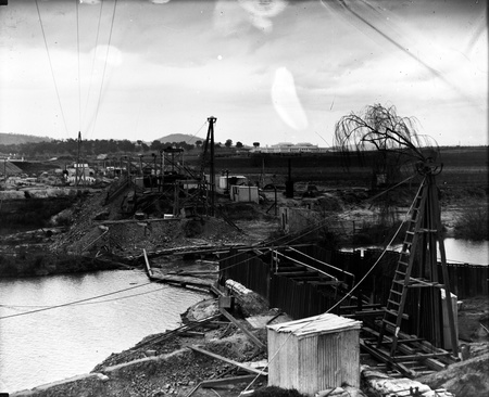 Sewerage excavations in Molonglo river bed near Commonwealth Avenue Bridge.