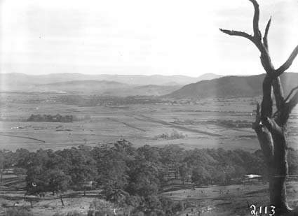 Panorama from Mt Ainslie towards Civic