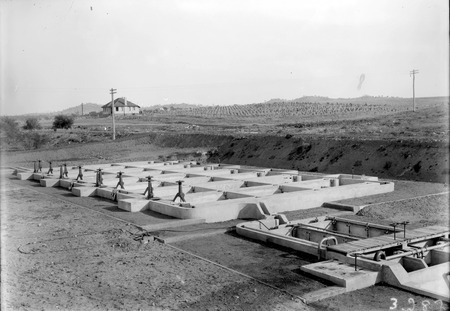  Weston Creek Sewerage treatment plant,sedimentation and activated sludge tanks