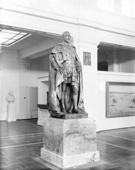 Statue of King George V in King's Hall, Parliament House.