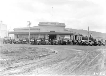 Convoy of cars at Canberra Garage Limited, Mort Street.