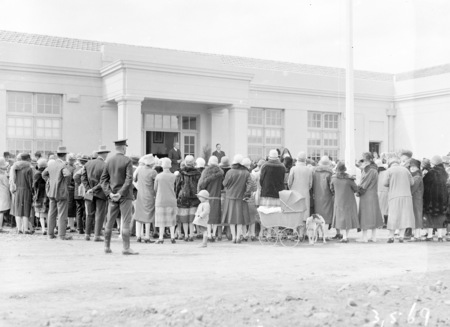 Crowd at the opening the Ainslie School in September 1927.