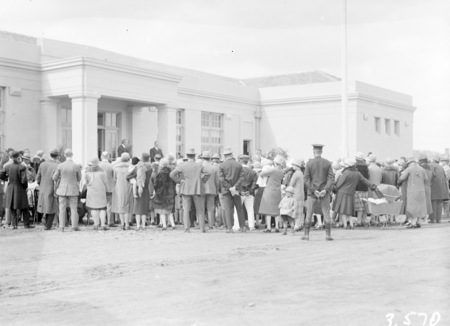 Crowd at the opening the Ainslie School in September 1927.