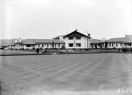 Hotel Canberra from the south
