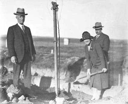 Tree planting in Canberra Avenue by visiting Rotarians
