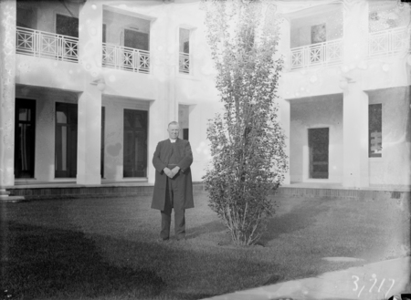 Mr.Barr, member of the House of Commons in the courtyard of Parliament House during his visit.