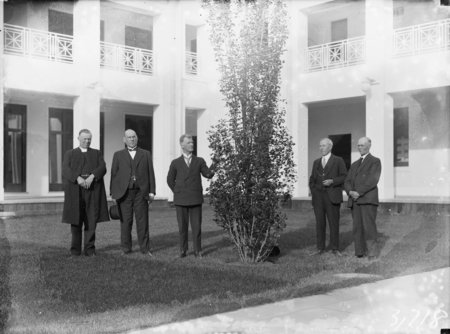 Group in the courtyard of Parliament House during the visit of Mr Barr (?), a member of the House of Commons.