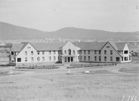 Hotel Ainslie, Limestone Avenue, Reid.