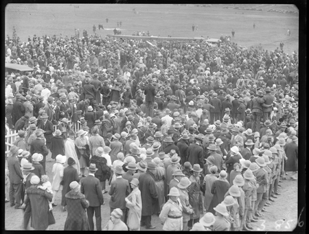 Part of the crowd around Bert Hinkler's aeroplane, Review Ground, opposite Hotel Kurrajong.