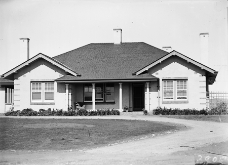 Oakley and Parkes house, Dominion Circuit, Forrest.