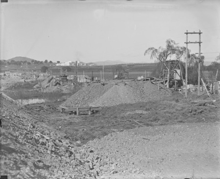 Sewerage excavations near Commonwealth Avenue Bridge.