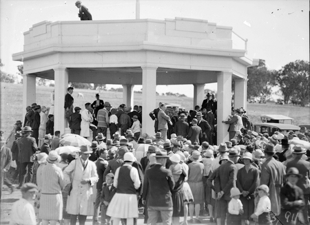 Arrival of Captain W.N. Lancaster and Mrs Keith Miller at the Rotunda for welcome by Sir Neville Howse.