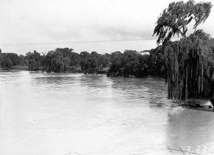 Floodwaters,Molonglo River