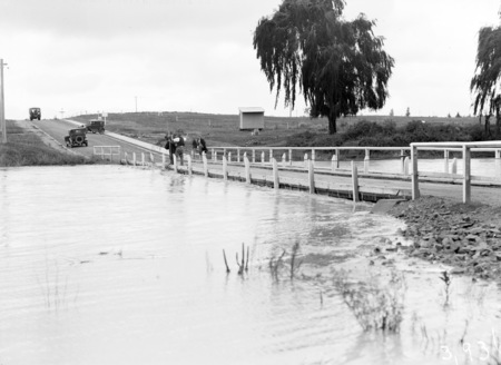 Floodwaters at Acton Crossing on Mononglo River.