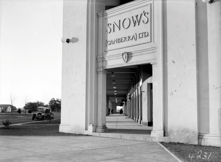 Colonnade of Sydney building from Snow's  Corner looking north