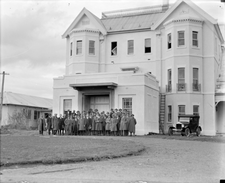 Tour by the Master Builders Association at Government House, residence of the Governor-General, Yarralumla.