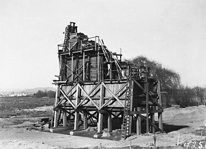 Sand washing plant in Sandwash Road on the Molonglo River