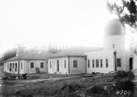 Mount Stromlo Observatory and observation domes, coelostat on right, Farnham telescope on left.