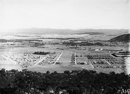 View from Mount Ainslie over Reid and Braddon to Acton and Yarralumla,Ainslie Hotel in centre