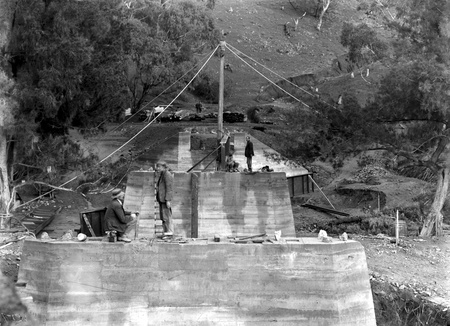 Murrumbidgee River bridge under reconstruction following 1922 floods - New spans on western side