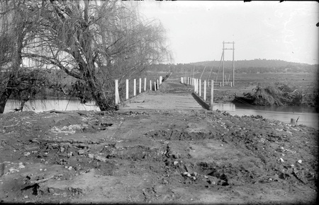 Dairy Flat bridge over the Molonglo River