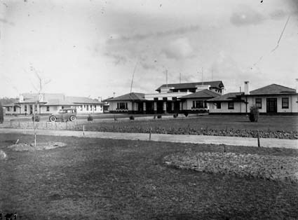 Hotel Canberra from Commonwealth Avenue - Main entrance