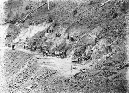Road construction using manpower - Uriarra Road