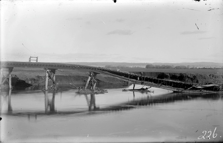 Railway bridge over Molonglo River showing flood damage after July 1922 floods