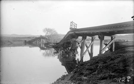 Railway bridge over Molonglo River showing flood damage after July 1922 floods