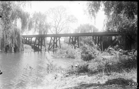 Old Commonwealth Avenue Bridge over Molonglo River destroyed in July 1922 floods
