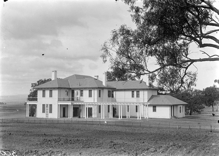 Prime Minister's Lodge from corner of Adelaide Avenue, Deakin.