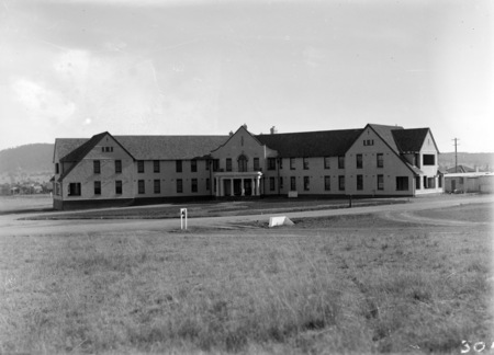Front of Hotel Ainslie from Limestone Avenue.