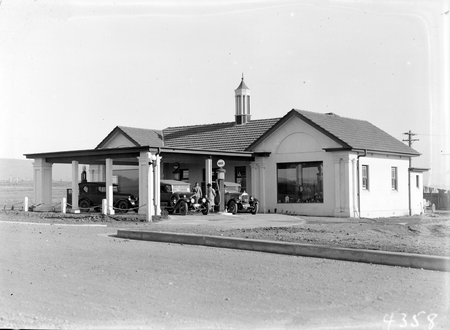 Garage with petrol pump and cars, Mort Street, Braddon.