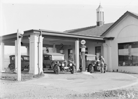 Garage, petrol bowsers and motor cars, Mort Street, Braddon.