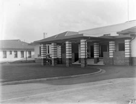 Front entrance to Hotel Canberra.
