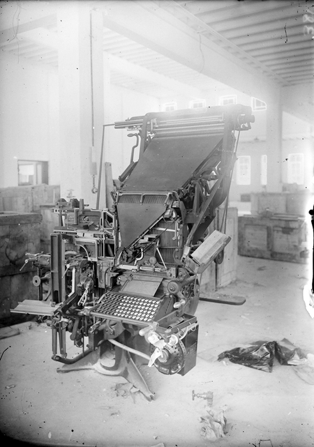 Linotype printing machine.