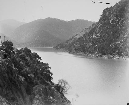 Burrinjuck Dam upstream from dam wall.