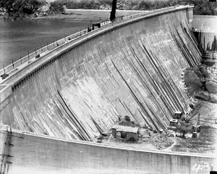 Burrinjuck Dam wall under construction