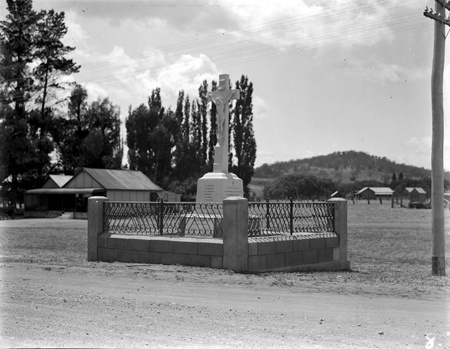 World War I memorial opposite Berridale Hotel.