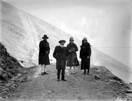 Four unidentified figures on Mt Kosciusko