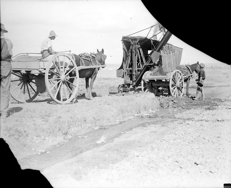 Keystone steam shovel loading drays
