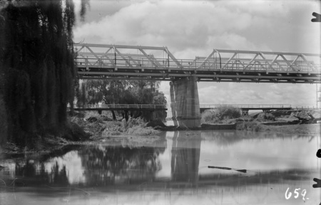 Commonwealth Avenue Bridge over the Molonglo River showing original bridge.