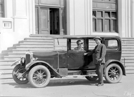 Mr and Mrs Deane with motor car in front of Parliament House