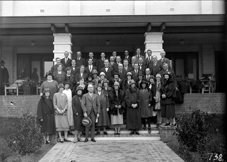Group photo of Canberra Philharmonic Society in front of the Canberra Hotel